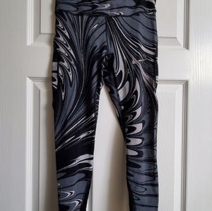 Nike Dri-Fit crop leggings multicolor small